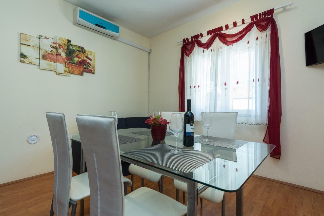 Apartman Mladenka Sukošan エクステリア 写真