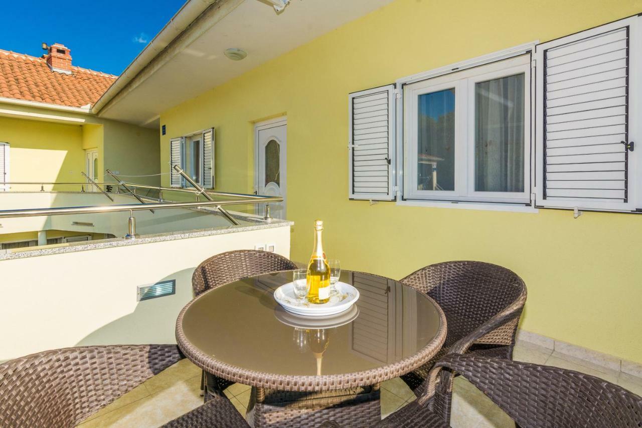 Apartman Mladenka Sukošan エクステリア 写真